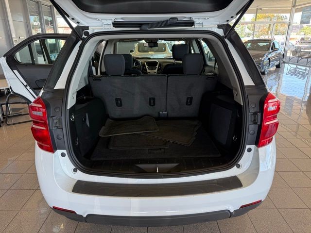 Chevrolet Equinox Vehicle Full-screen Gallery Image 21