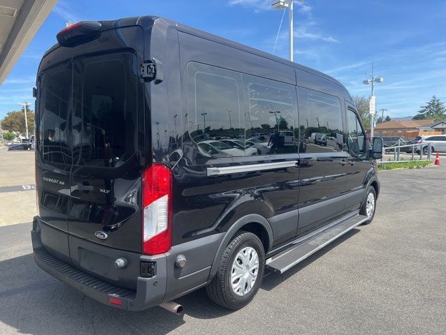 Ford Transit Passenger Wagon Vehicle Full-screen Gallery Image 04