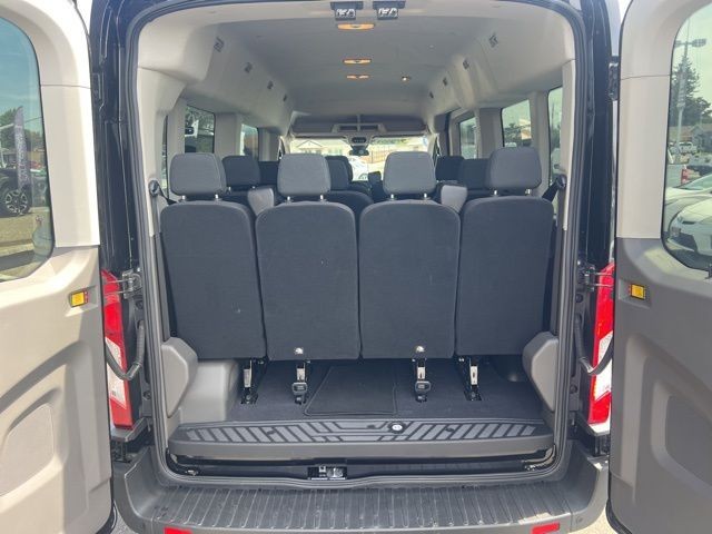 Ford Transit Passenger Wagon Vehicle Full-screen Gallery Image 23