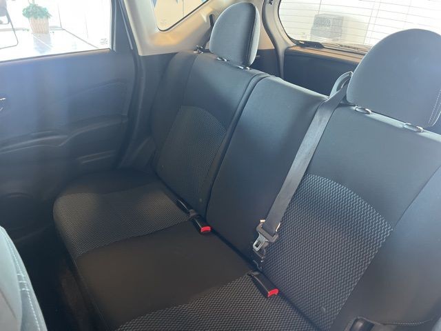 Nissan Versa Note Vehicle Full-screen Gallery Image 16