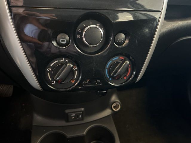 Nissan Versa Note Vehicle Full-screen Gallery Image 24