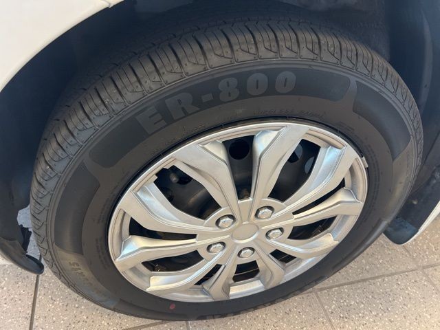 Nissan Versa Note Vehicle Full-screen Gallery Image 27