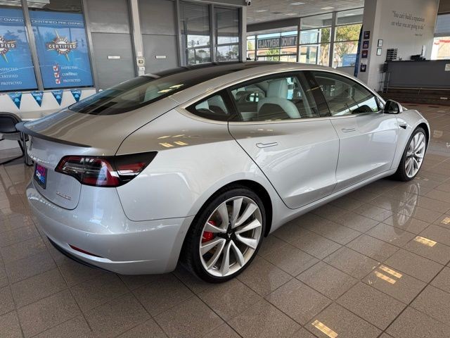 Tesla Model 3 Vehicle Full-screen Gallery Image 03