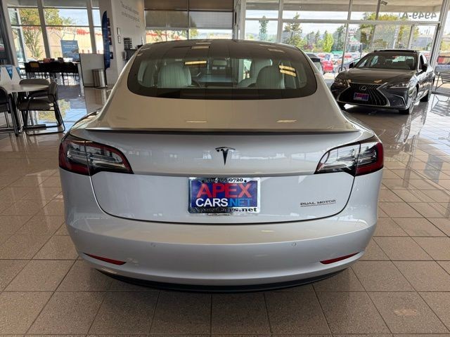 Tesla Model 3 Vehicle Full-screen Gallery Image 04