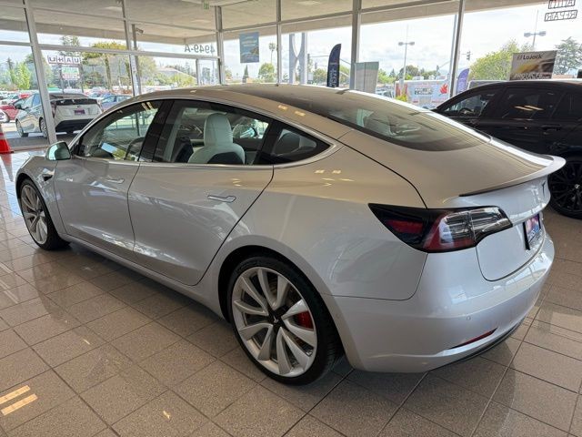 Tesla Model 3 Vehicle Full-screen Gallery Image 05