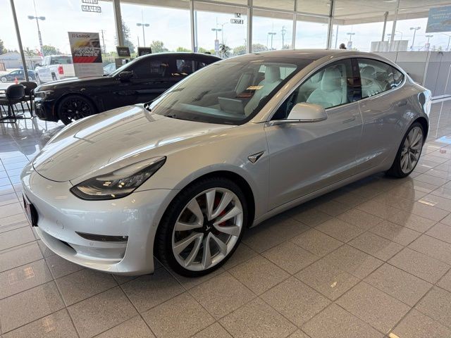 Tesla Model 3 Vehicle Full-screen Gallery Image 06