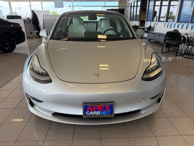 Tesla Model 3 Vehicle Full-screen Gallery Image 07