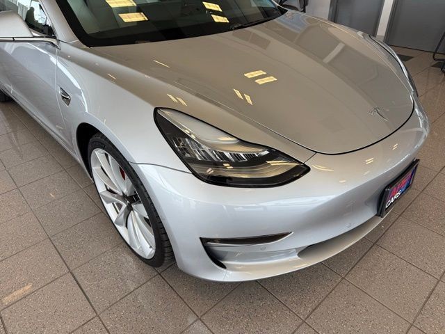 Tesla Model 3 Vehicle Full-screen Gallery Image 08