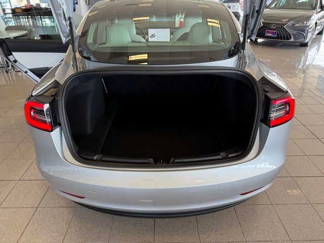 Tesla Model 3 Vehicle Full-screen Gallery Image 21