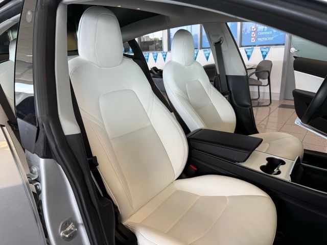 Tesla Model 3 Vehicle Full-screen Gallery Image 25