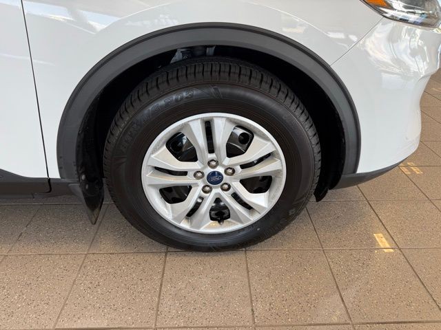 Ford Escape Vehicle Full-screen Gallery Image 10