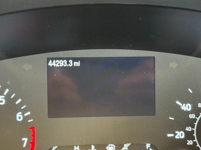 Ford Escape Vehicle Full-screen Gallery Image 12