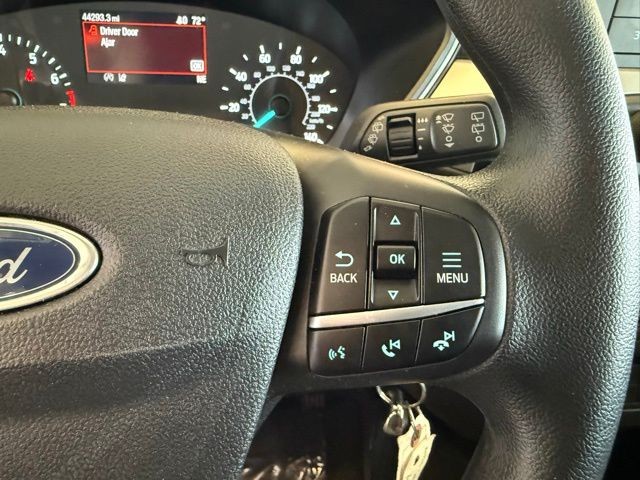 Ford Escape Vehicle Full-screen Gallery Image 17