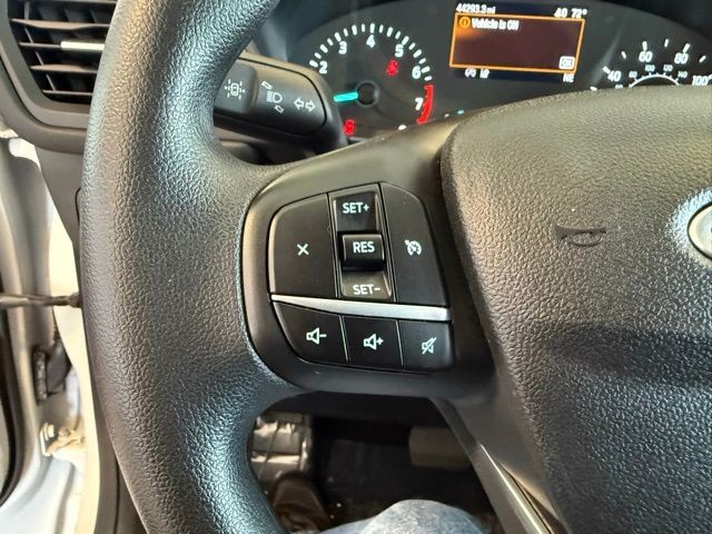 Ford Escape Vehicle Full-screen Gallery Image 18