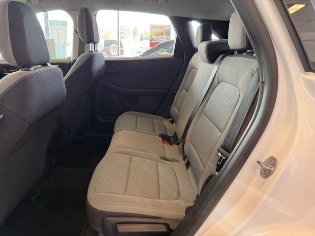Ford Escape Vehicle Full-screen Gallery Image 23
