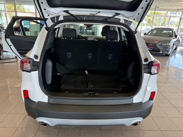 Ford Escape Vehicle Full-screen Gallery Image 24