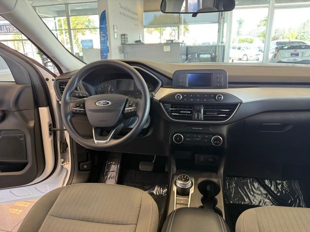 Ford Escape Vehicle Full-screen Gallery Image 26