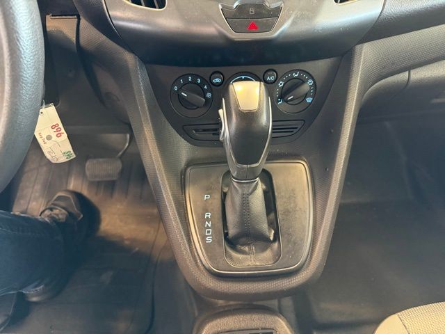 Ford Transit Connect Vehicle Full-screen Gallery Image 16