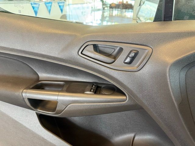 Ford Transit Connect Vehicle Full-screen Gallery Image 18