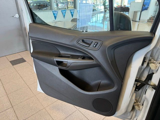 Ford Transit Connect Vehicle Full-screen Gallery Image 19