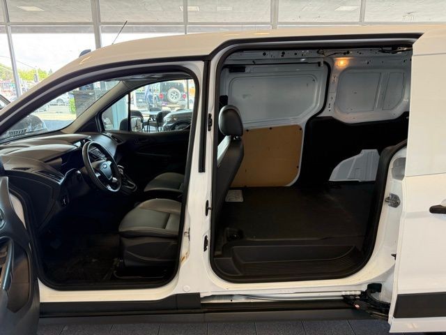 Ford Transit Connect Vehicle Full-screen Gallery Image 20