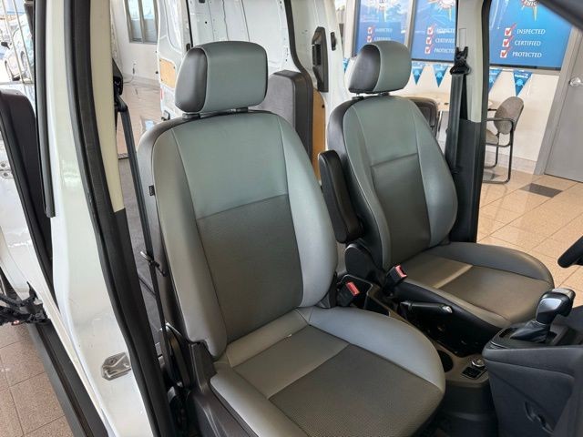 Ford Transit Connect Vehicle Full-screen Gallery Image 23