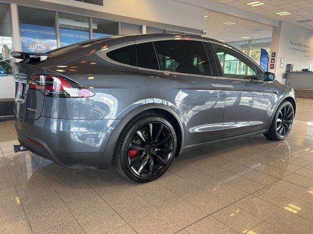 Tesla Model X Vehicle Full-screen Gallery Image 03