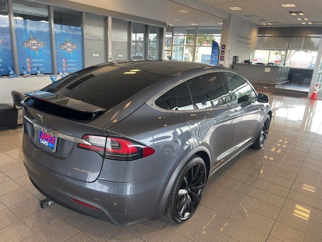 Tesla Model X Vehicle Full-screen Gallery Image 04