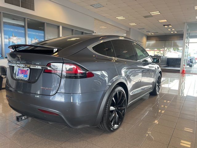 Tesla Model X Vehicle Full-screen Gallery Image 05