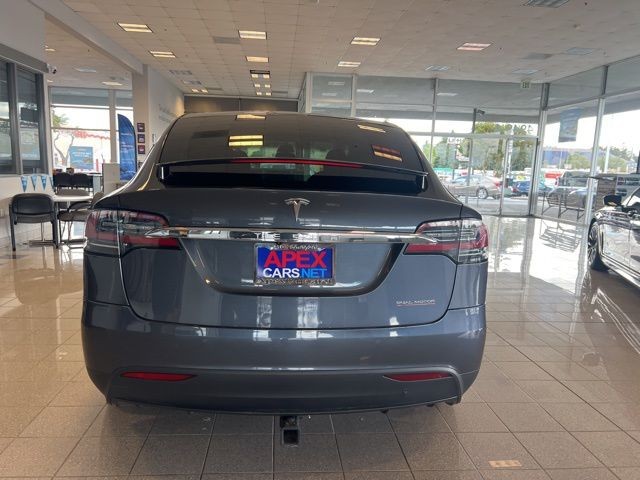 Tesla Model X Vehicle Full-screen Gallery Image 06
