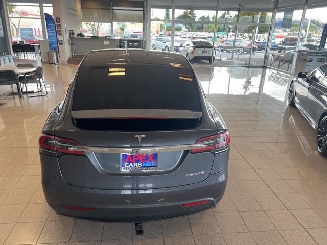 Tesla Model X Vehicle Full-screen Gallery Image 07