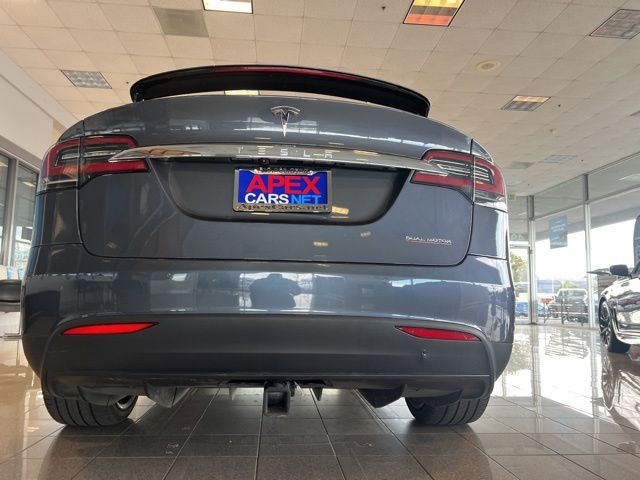 Tesla Model X Vehicle Full-screen Gallery Image 08