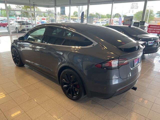 Tesla Model X Vehicle Full-screen Gallery Image 10