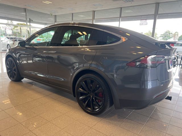 Tesla Model X Vehicle Full-screen Gallery Image 11