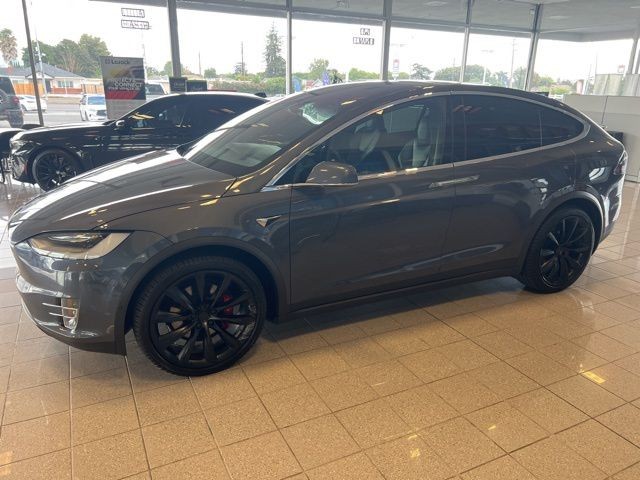 Tesla Model X Vehicle Full-screen Gallery Image 12