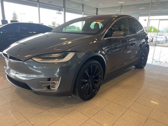 Tesla Model X Vehicle Full-screen Gallery Image 13