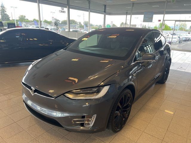 Tesla Model X Vehicle Full-screen Gallery Image 14