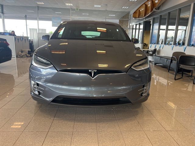 Tesla Model X Vehicle Full-screen Gallery Image 15