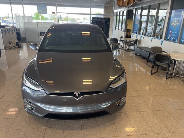 Tesla Model X Vehicle Full-screen Gallery Image 16