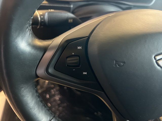 Tesla Model X Vehicle Full-screen Gallery Image 18