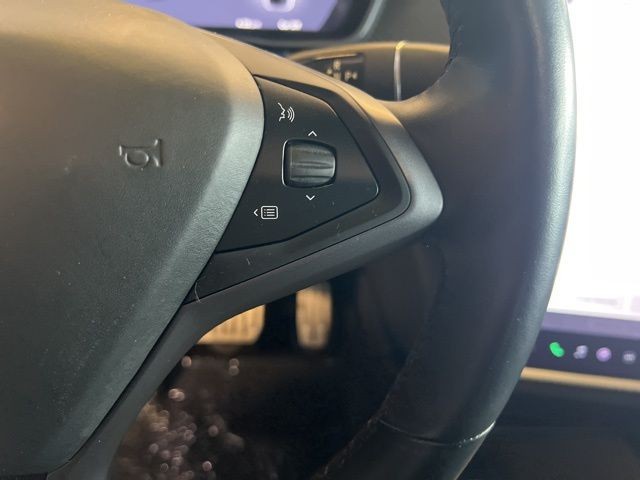 Tesla Model X Vehicle Full-screen Gallery Image 19