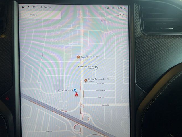 Tesla Model X Vehicle Full-screen Gallery Image 22