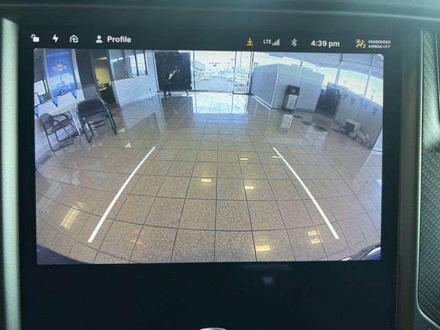 Tesla Model X Vehicle Full-screen Gallery Image 23