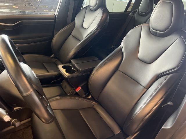 Tesla Model X Vehicle Full-screen Gallery Image 24