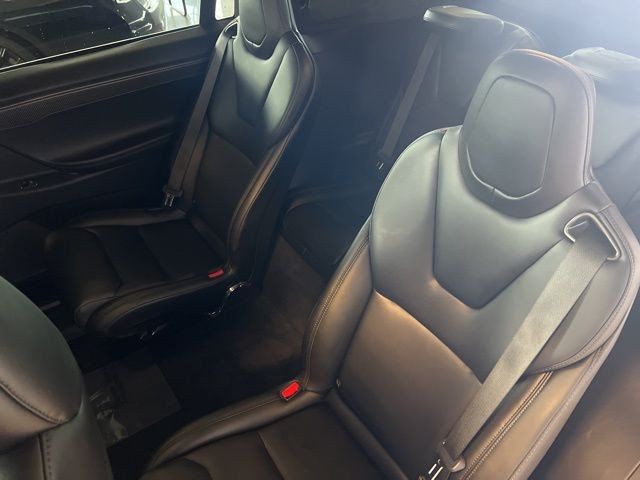 Tesla Model X Vehicle Full-screen Gallery Image 25
