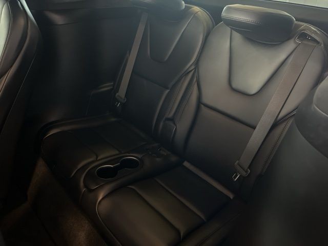 Tesla Model X Vehicle Full-screen Gallery Image 27