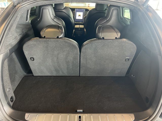 Tesla Model X Vehicle Full-screen Gallery Image 28
