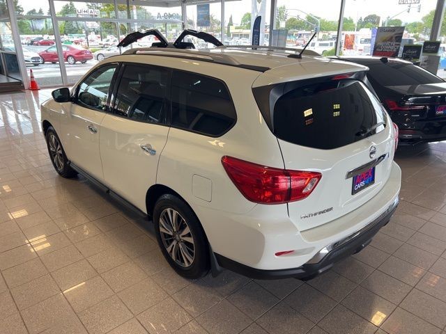 Nissan Pathfinder Vehicle Full-screen Gallery Image 09