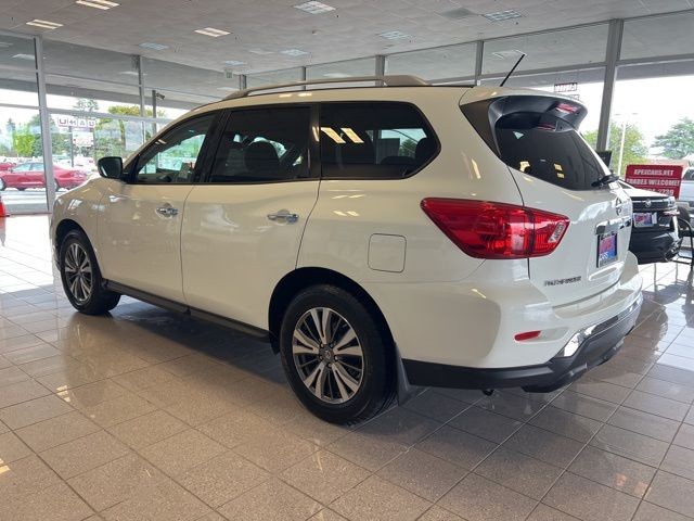 Nissan Pathfinder Vehicle Full-screen Gallery Image 10