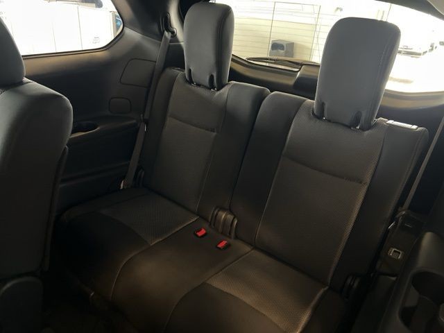 Nissan Pathfinder Vehicle Full-screen Gallery Image 18